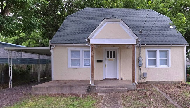 Building Photo - 3 Bedroom, 1 Bath home on North National for $950!