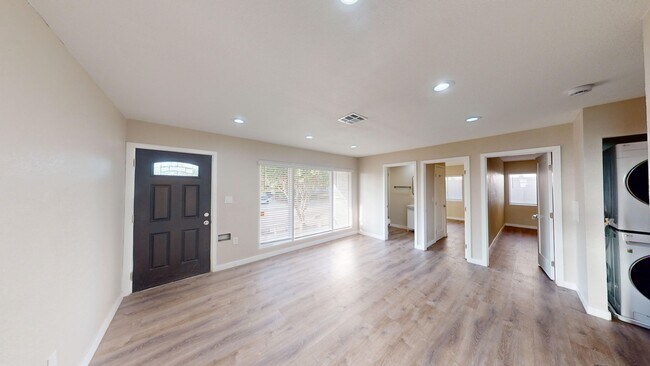 Photo - 6BD/3BA Large House, Newly Renovated!