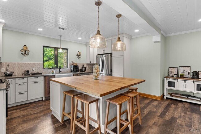 Photo - 7643 Mill Rd