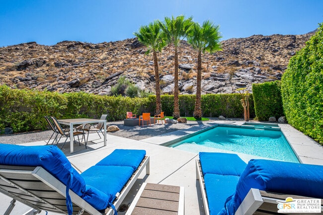 1009 Iris Ln