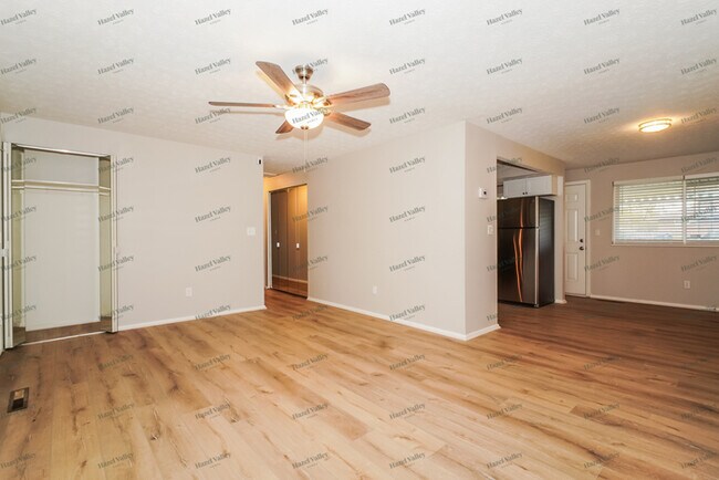 Photo - 5575 Barnard Dr