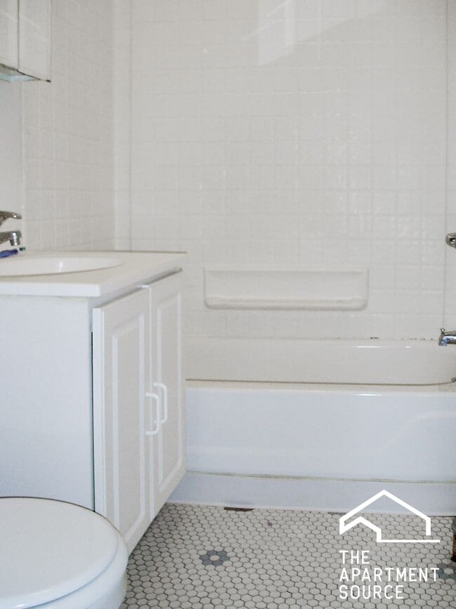 Photo - 4817 N Wolcott Ave Unidad 2B