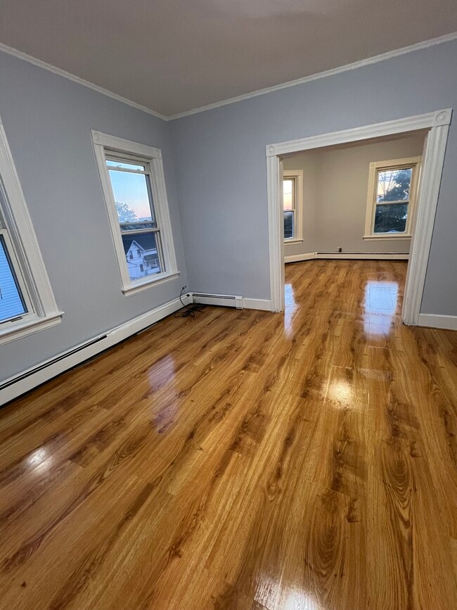 Photo - 29 Oak St Unidad Large 3 Bedroom Apartment