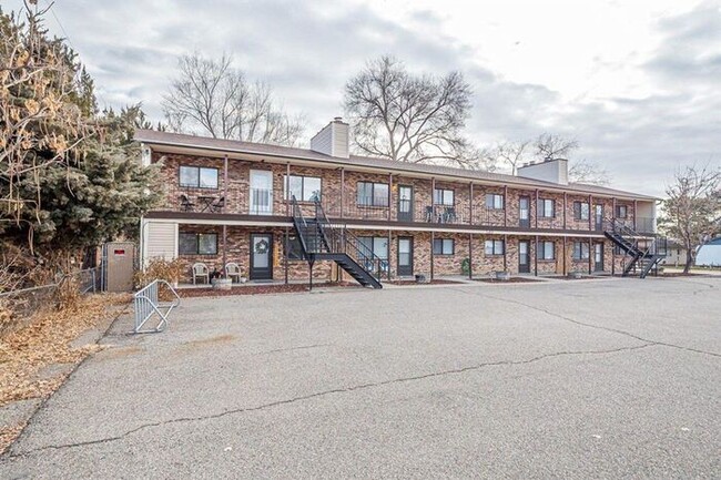 Affordable 2 Bed 1 Bath Apartment! Great l... - Affordable 2 Bed 1 Bath Apartment! Great l...