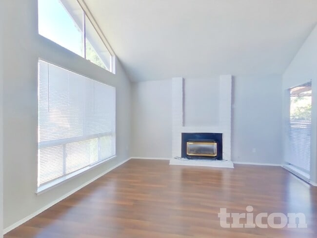 Photo - 1104 Waxwing Ln