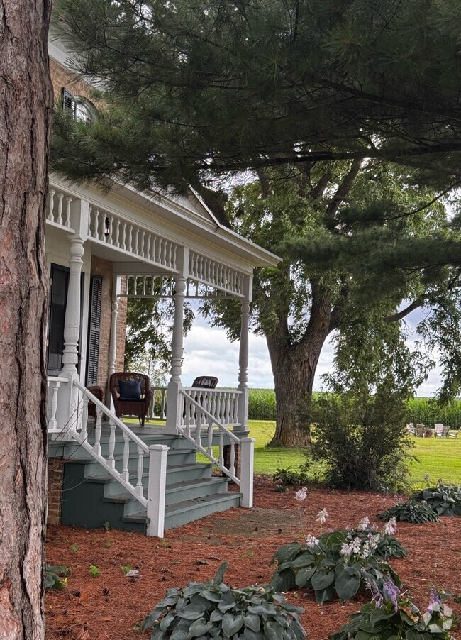 Building Photo - Country Farmhouse