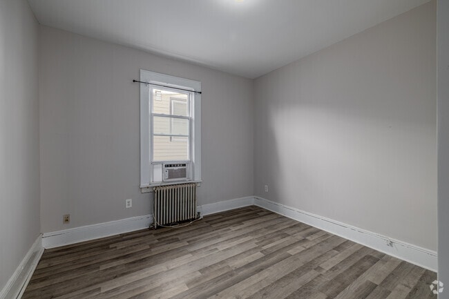 3BR, 1BA - 677SF - Second Bedroom - 11 Courtland St