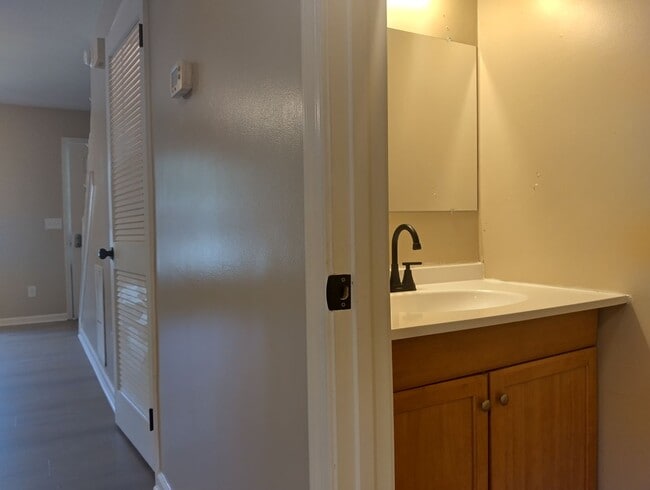 Spacious 2bd/1.5ba townhome - Spacious 2bd/1.5ba townhome