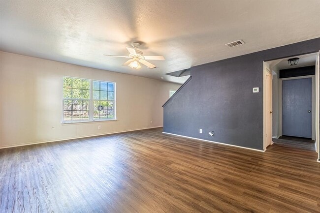 Photo - 1422 Meadow Pkwy