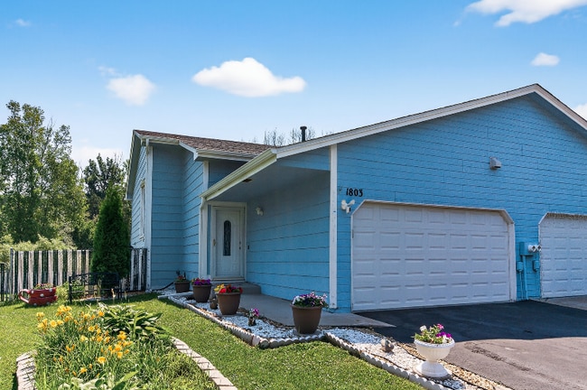 Photo - 1803 Hale Ave N Townhome