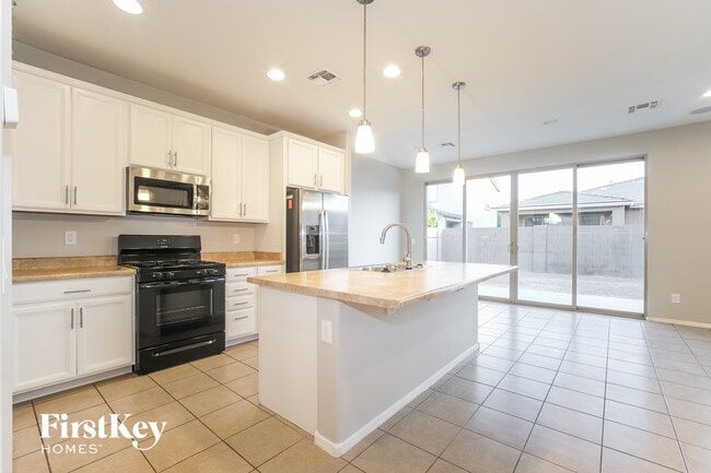 4813 W Lydia Ln