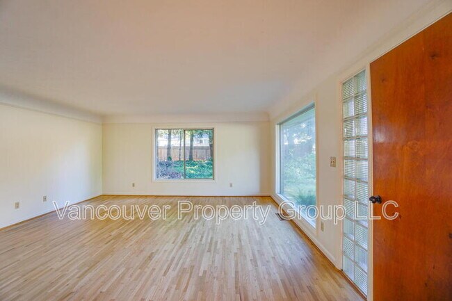 Photo - 8709 NE 63rd St