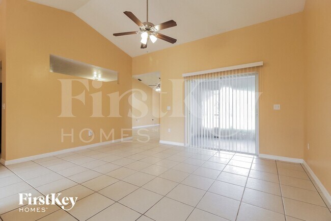 Photo - 471 Firestone St NE