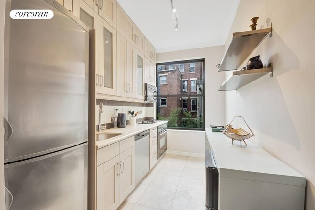 Photo - 9 W 120th St