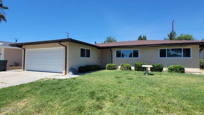 Photo - 45303 Lorimer Ave