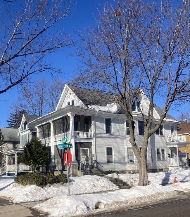 Building Photo - 3150 Harriet Ave Unit Apt C