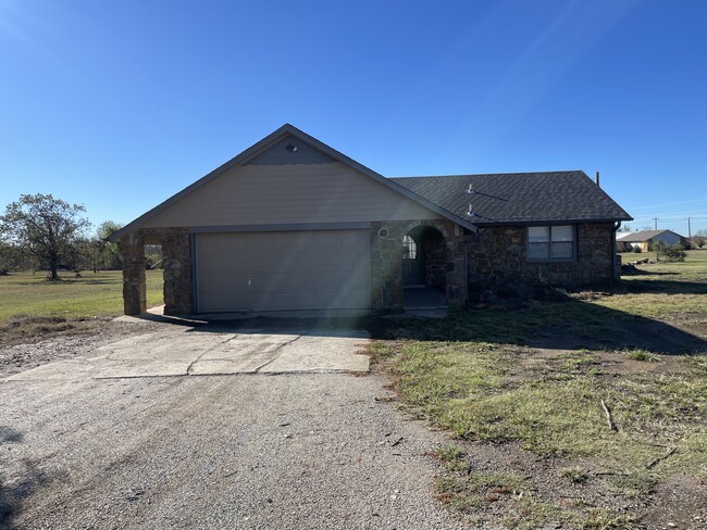 Photo - 17072 Honeysuckle Ln House