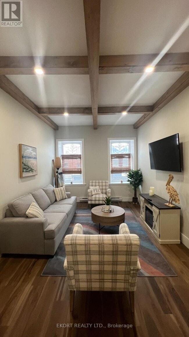 Photo - 254 Picton Main St