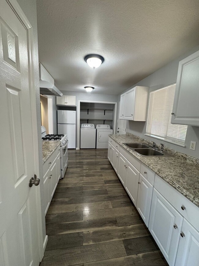 Photo - SPACIOUS 4 BED 2 BATH HOUSE WITH LARGE FENCED BACKYARD IN SHASTA LAKE