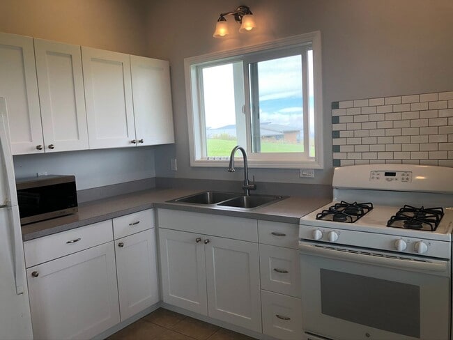Photo - Gorgeous Ocean View Home. Unfurnished 1 Bed, 2 Ba, w/ 2-Car Garage on 1.145 acres