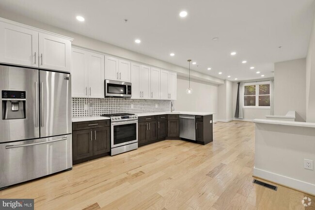 Building Photo - 614 I St NE Unit 2 Rental