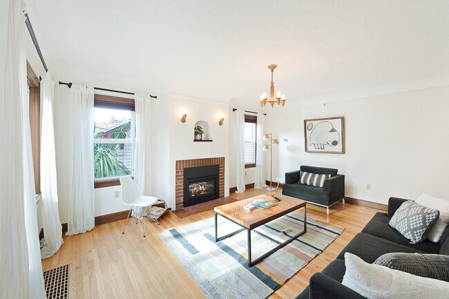 Photo - 2323 SE Pine St