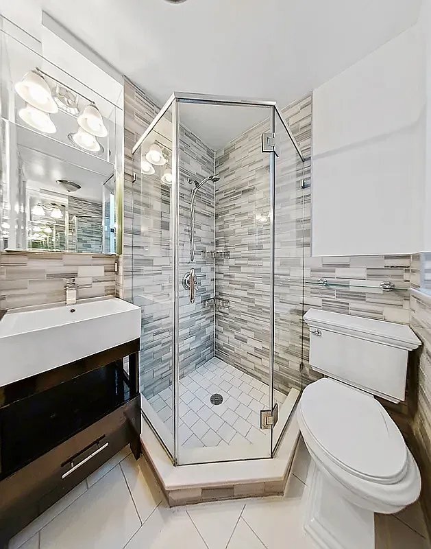 Photo - 240 E 29th St