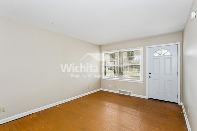 Photo - 2103-2103 S Old Manor Rd Unidad 2103 S. Old Manor Rd.