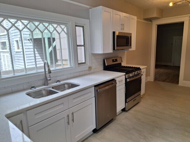 852 Monroe Dr NE Unit 2