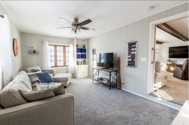 Photo - 233 Matthew St