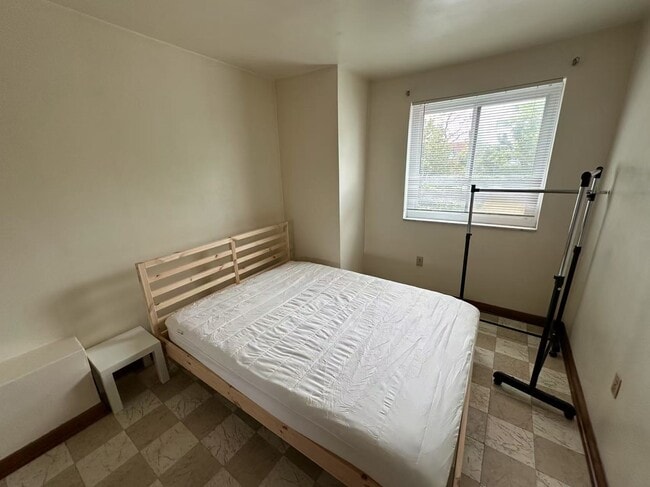 Photo - 10 Oakland Sq