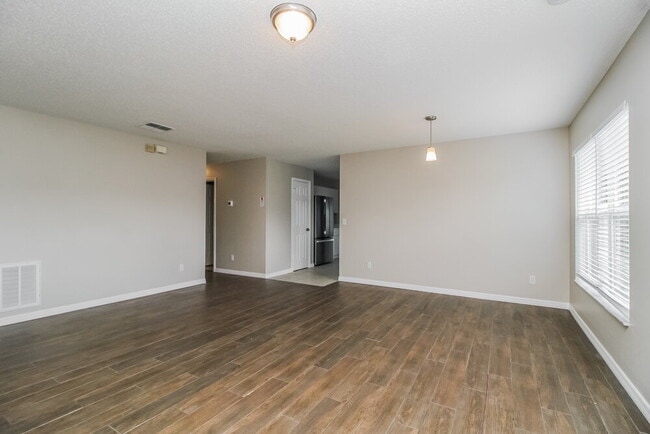 Photo - 114 Bristol Forest Trail