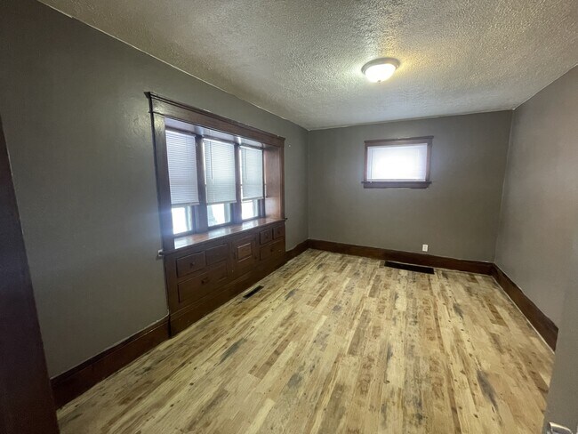 Photo - 944 Baughman St