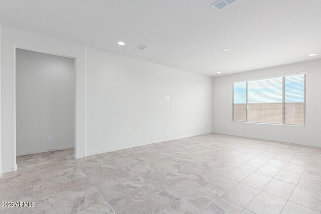 Photo - 8529 S 67th Dr