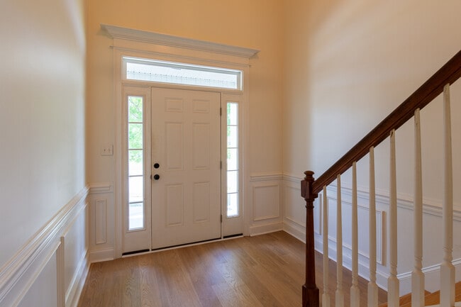 Photo - 2053 Dundee Way