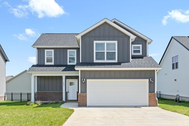 Building Photo - Pet Friendly Three Bedroom!