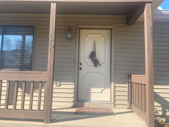 Photo - One level Home - 3 Bedroom w/ Garage- Available 08/05!