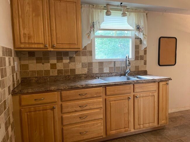 Photo - 506 Maple Ridge