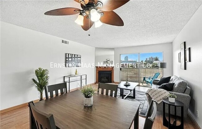 Photo - 955 E 3rd St Unidad #304