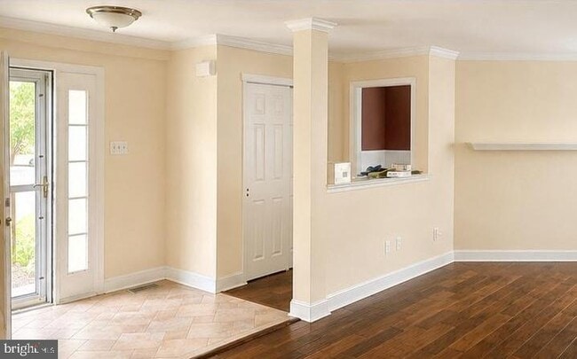 Photo - 102 Whistling Swan Ln
