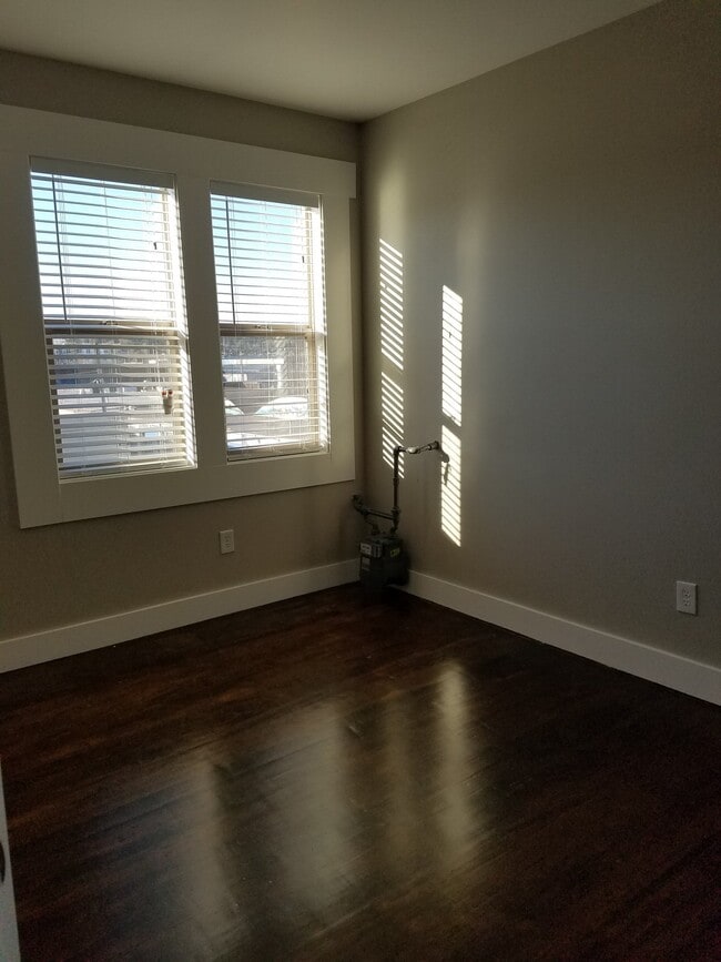 Photo - 702 4th Ave E