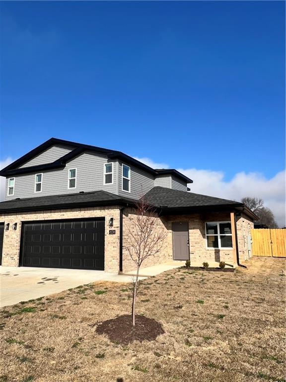 Building Photo - 631 Cosmos St