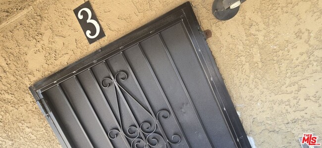 Building Photo - 2458 Normandie Ave Unit 3