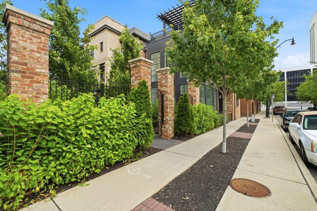 84 Normandy Ave Unidad G52