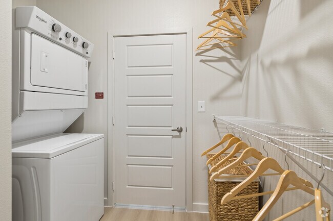 1BR, 1BA - 630SF - Closet