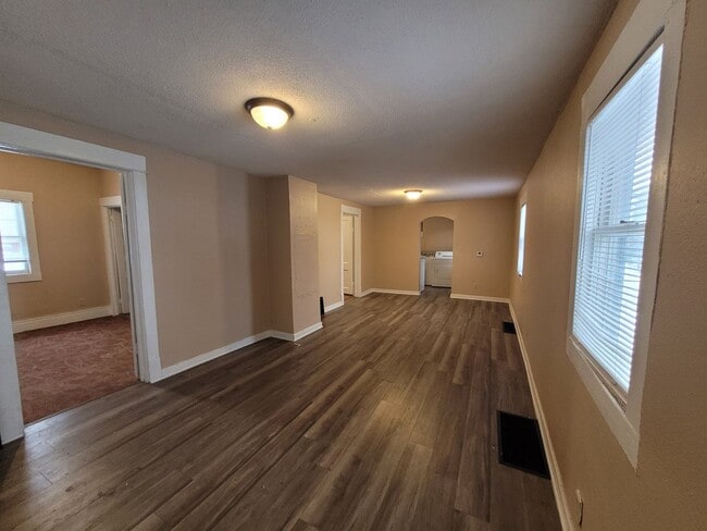 Building Photo - Two Bedroom, One Bathroom Home with Washer...