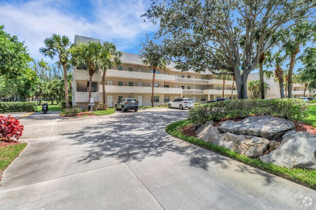 Building Photo - 501 Forest Lakes Blvd Unit 102 Rental
