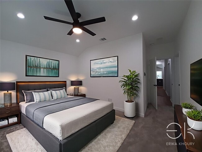 Building Photo - 4530 Mayflower St