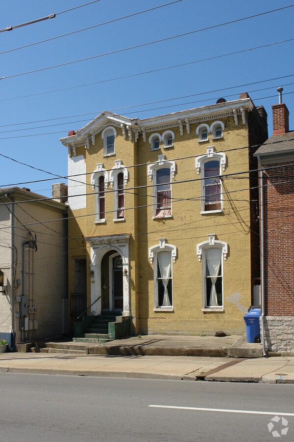 Photo - 104 W High St Apartments