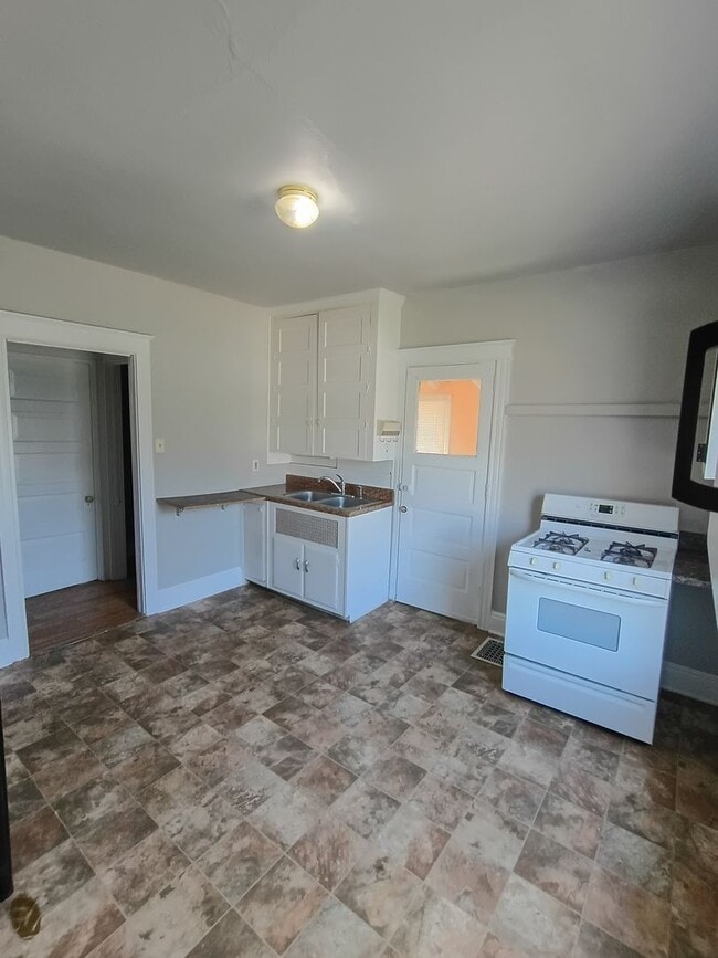 Photo - 24 N Diamond St